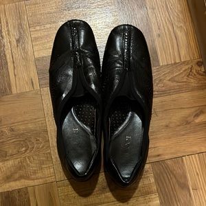 Sesto meucci black leather loafers size 5.5